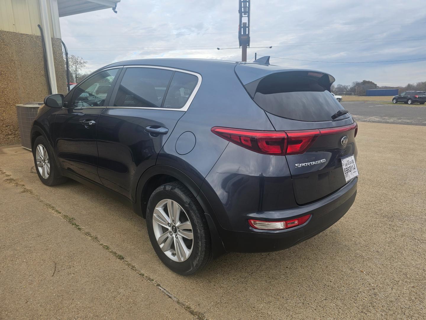 2018 BLUE Kia Sportage LX FWD (KNDPM3AC1J7) with an 2.4L V6 DOHC 24V engine, 6A transmission, located at 533 S Seven Points BLVD, Seven Points, TX, 75143, (430) 255-4030, 32.313999, -96.209351 - Photo#3